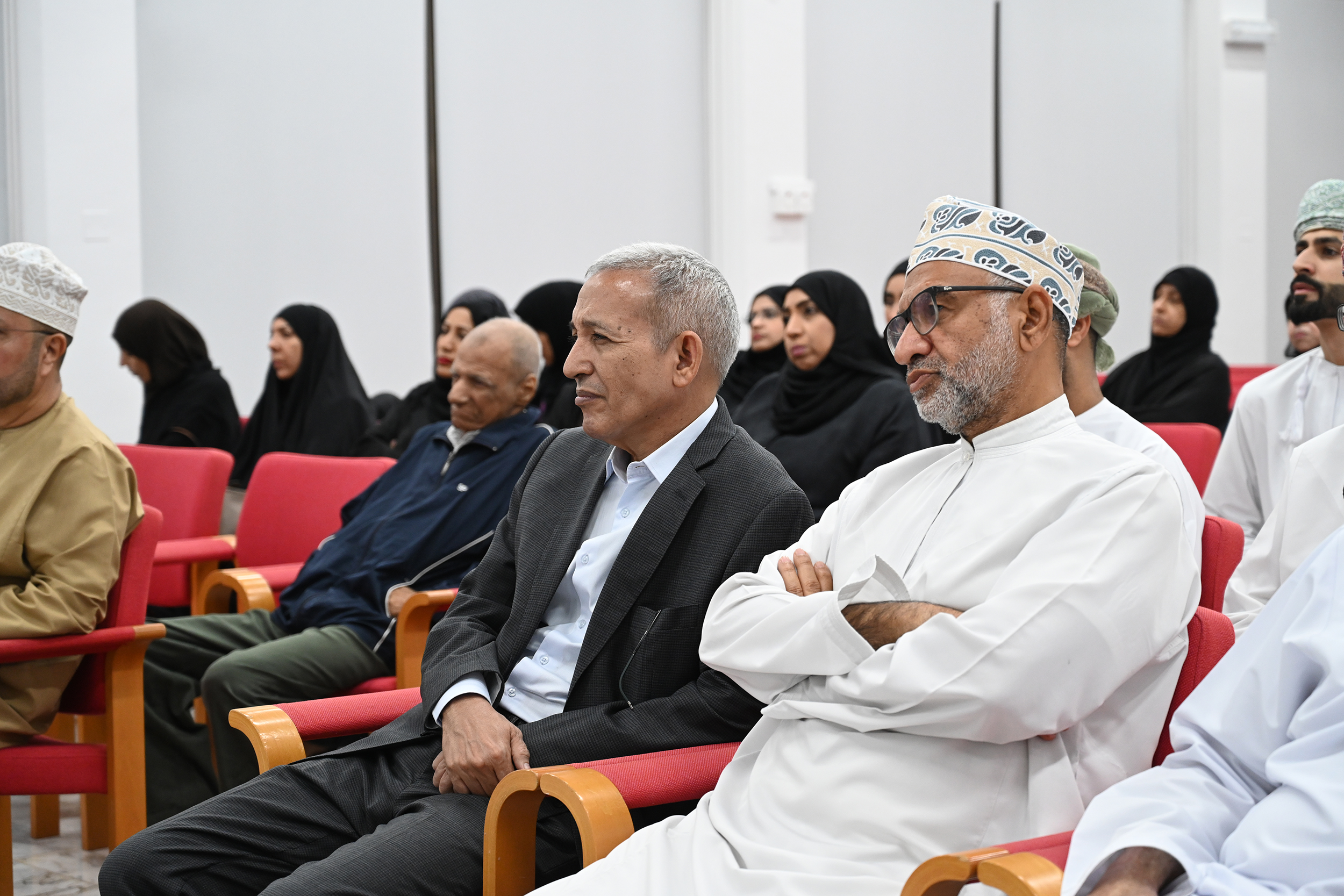 ندوة الإنسان والآخر نقد جذور التطرف